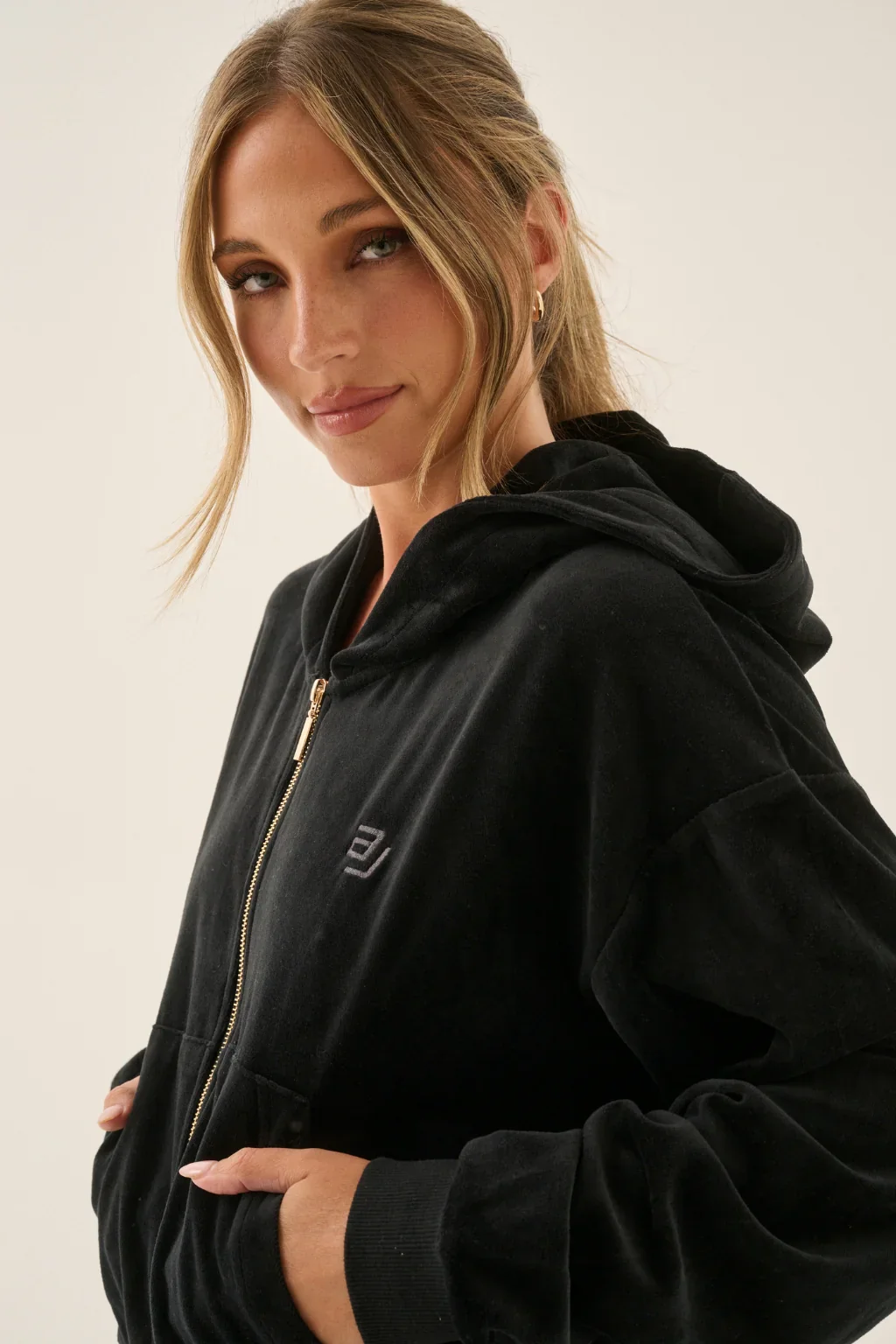 ARAMINTA JAMES - AJ VELOUR HOODIE (NOIR) - Image 5