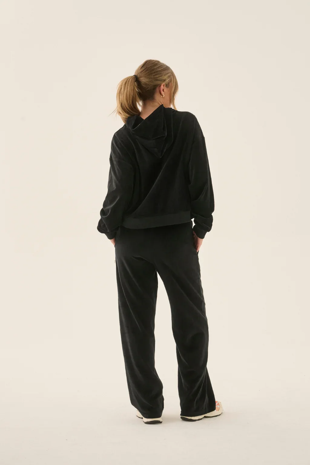 ARAMINTA JAMES - AJ VELOUR HOODIE (NOIR) - Image 9