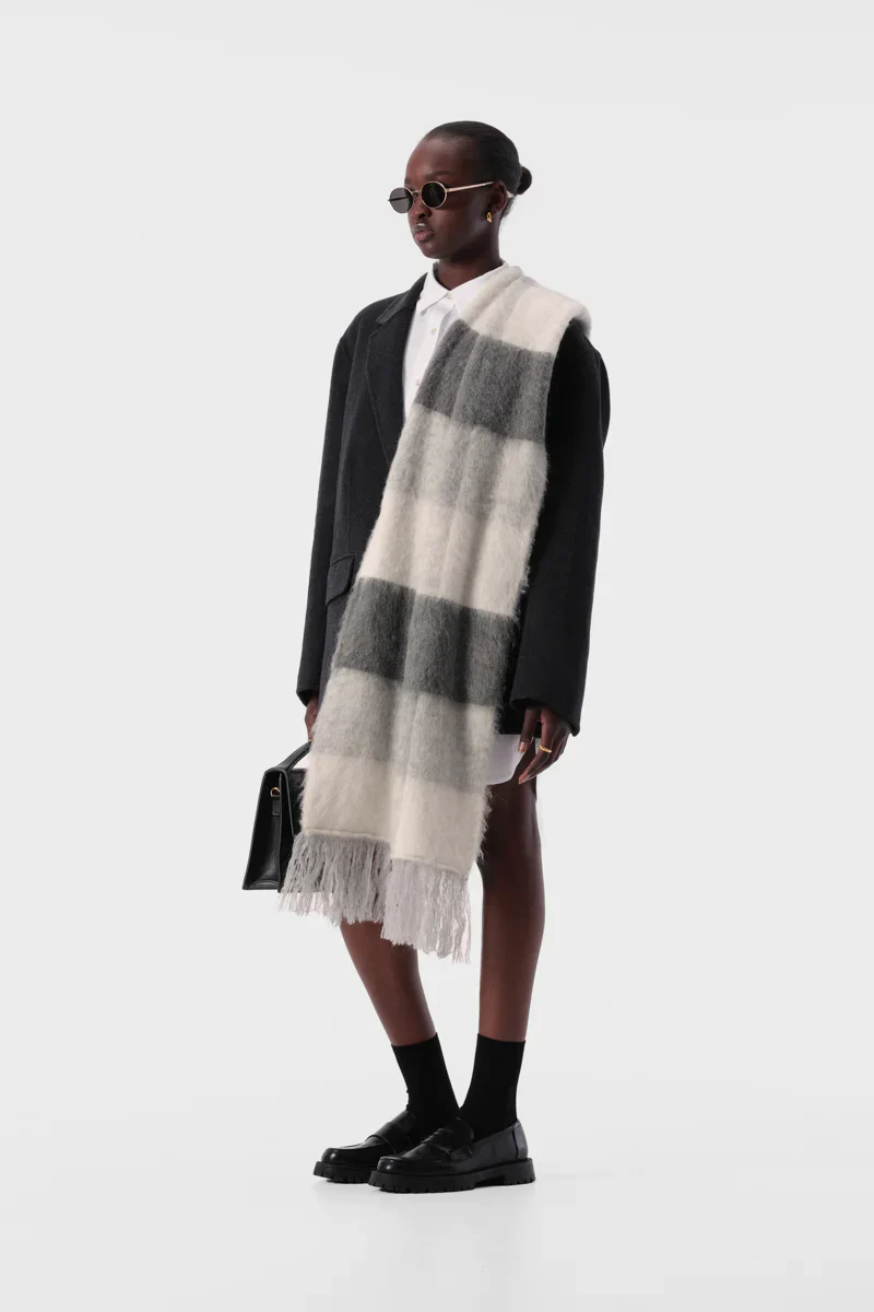 ELKA COLLECTIVE - NIELSON SCARF GREY CHECK - Image 4