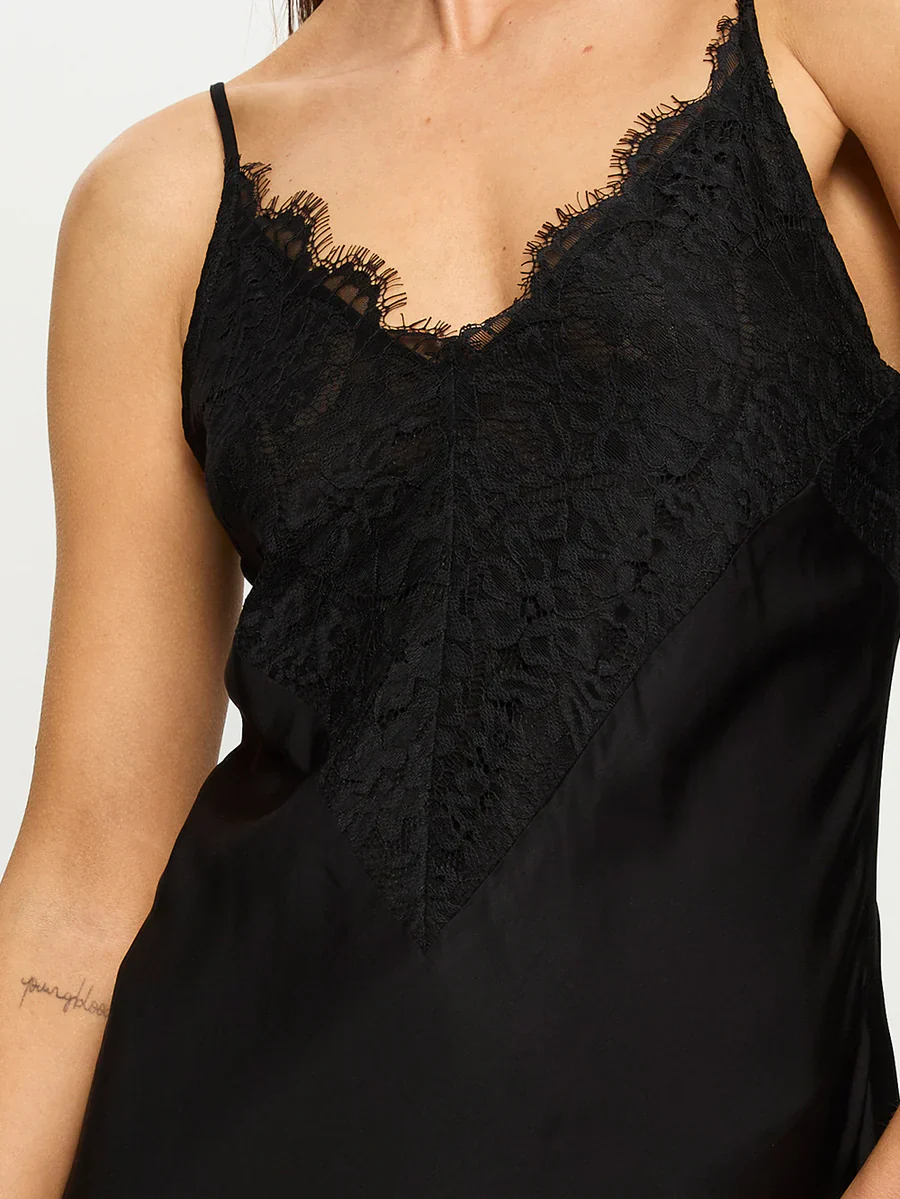 KIVARI - AMANDA MAXI DRESS (BLACK) - Image 10