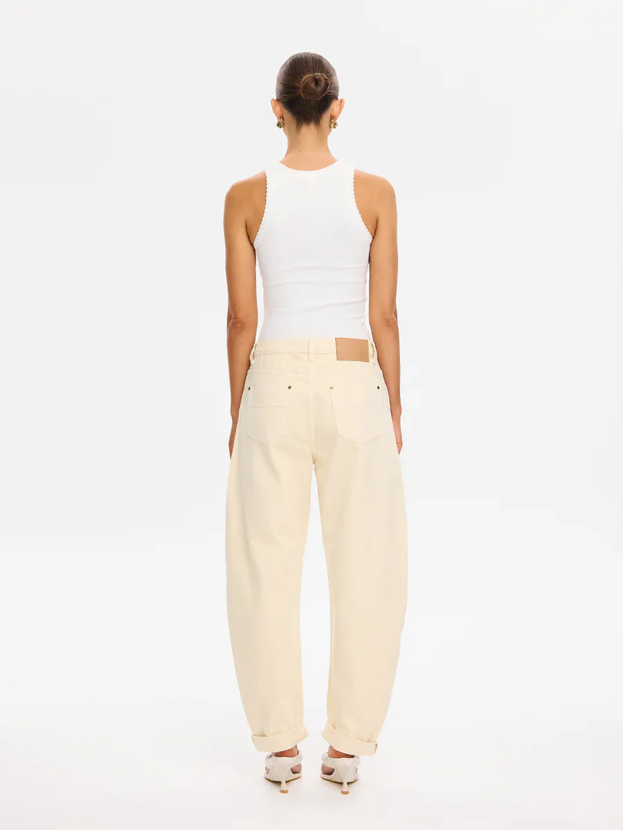 KIVARI - EVITA DENIM BARREL JEAN (CREAM) - Image 6