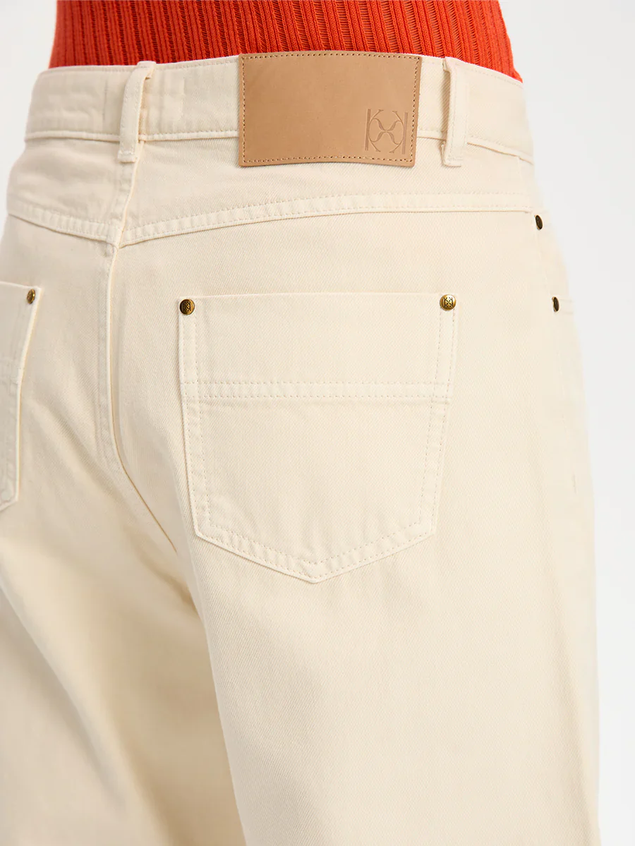 KIVARI - EVITA DENIM BARREL JEAN (CREAM) - Image 8