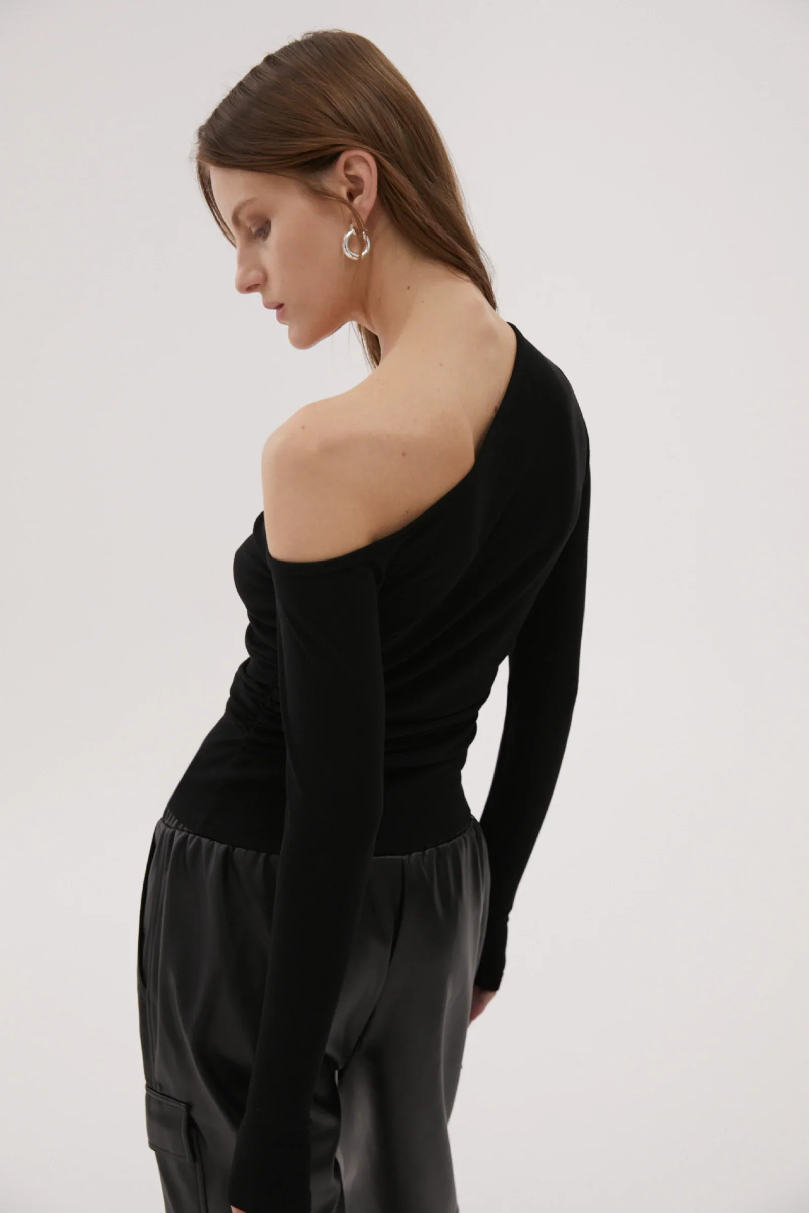 MISHA URBAN - SHAWN JERSEY TOP (BLACK) - Image 4