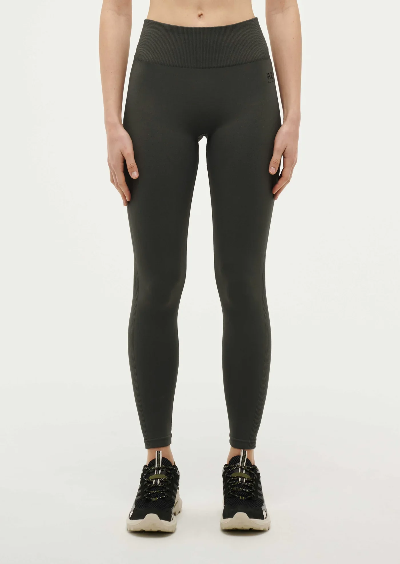 PE NATION - RESTORE SEAMLESS LEGGING (GUNMETAL) - Image 4