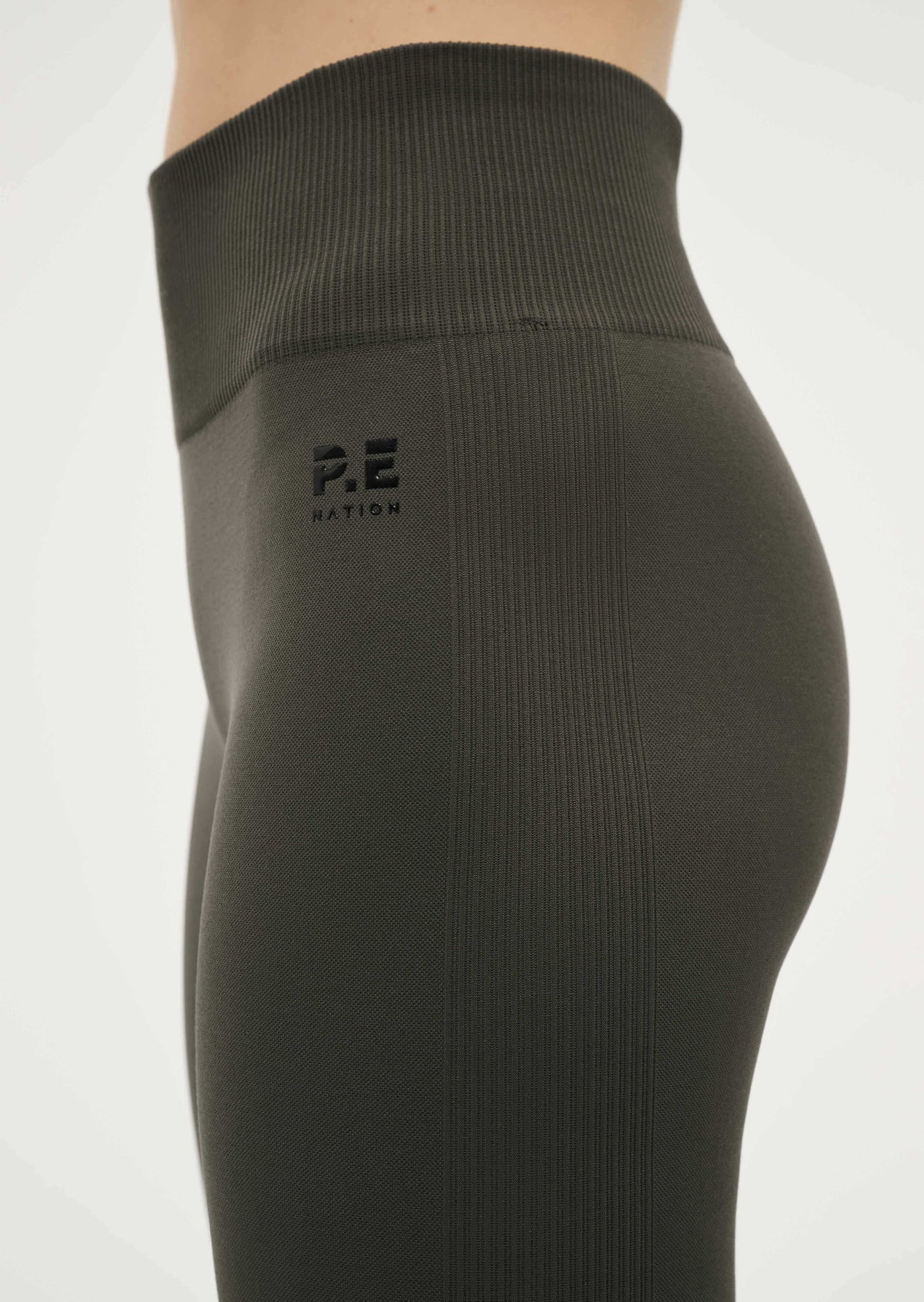 PE NATION - RESTORE SEAMLESS LEGGING (GUNMETAL) - Image 5
