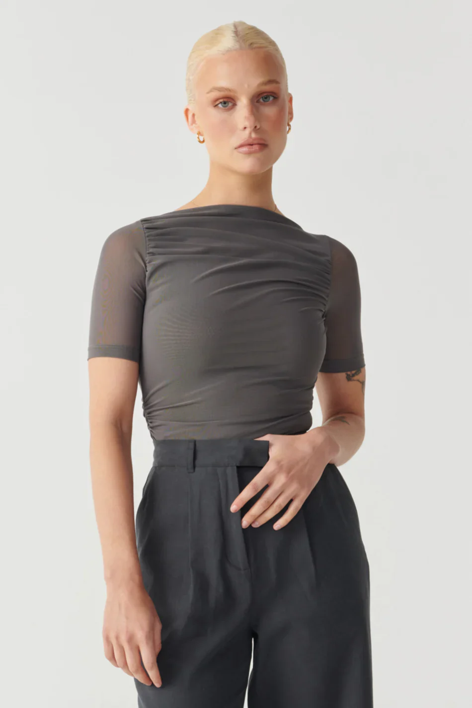 RAEF THE LABEL - EMERY SHORT SLEEVE MESH TOP (CHARCOAL)