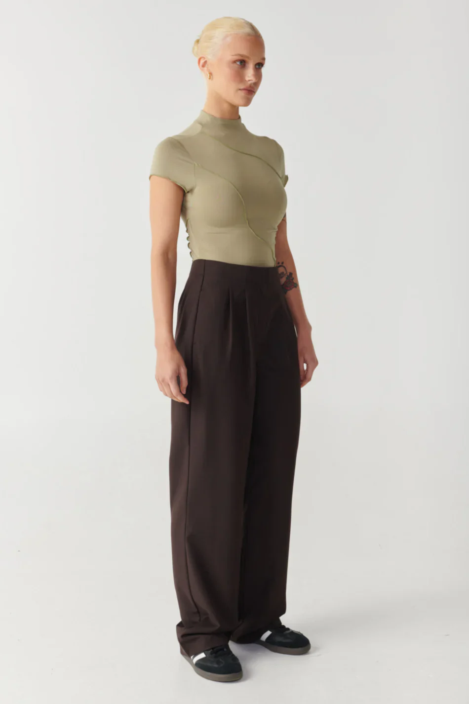 RAEF THE LABEL - LANEY PANELLED SHORT SLEEVE TOP (DARK OLIVE) - Image 4
