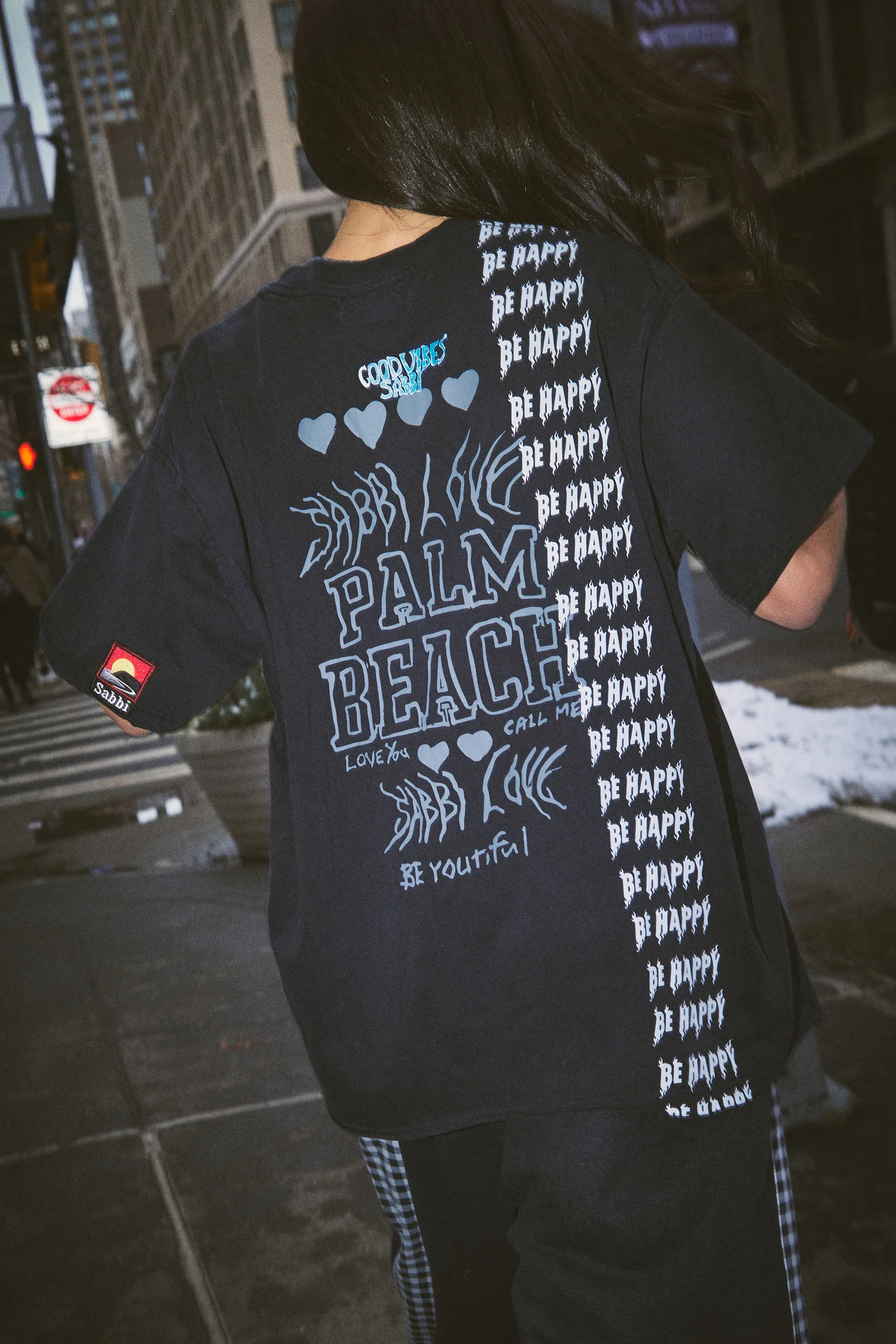 SABBI - THE BE HAPPY TEE (BLACK) - Image 2