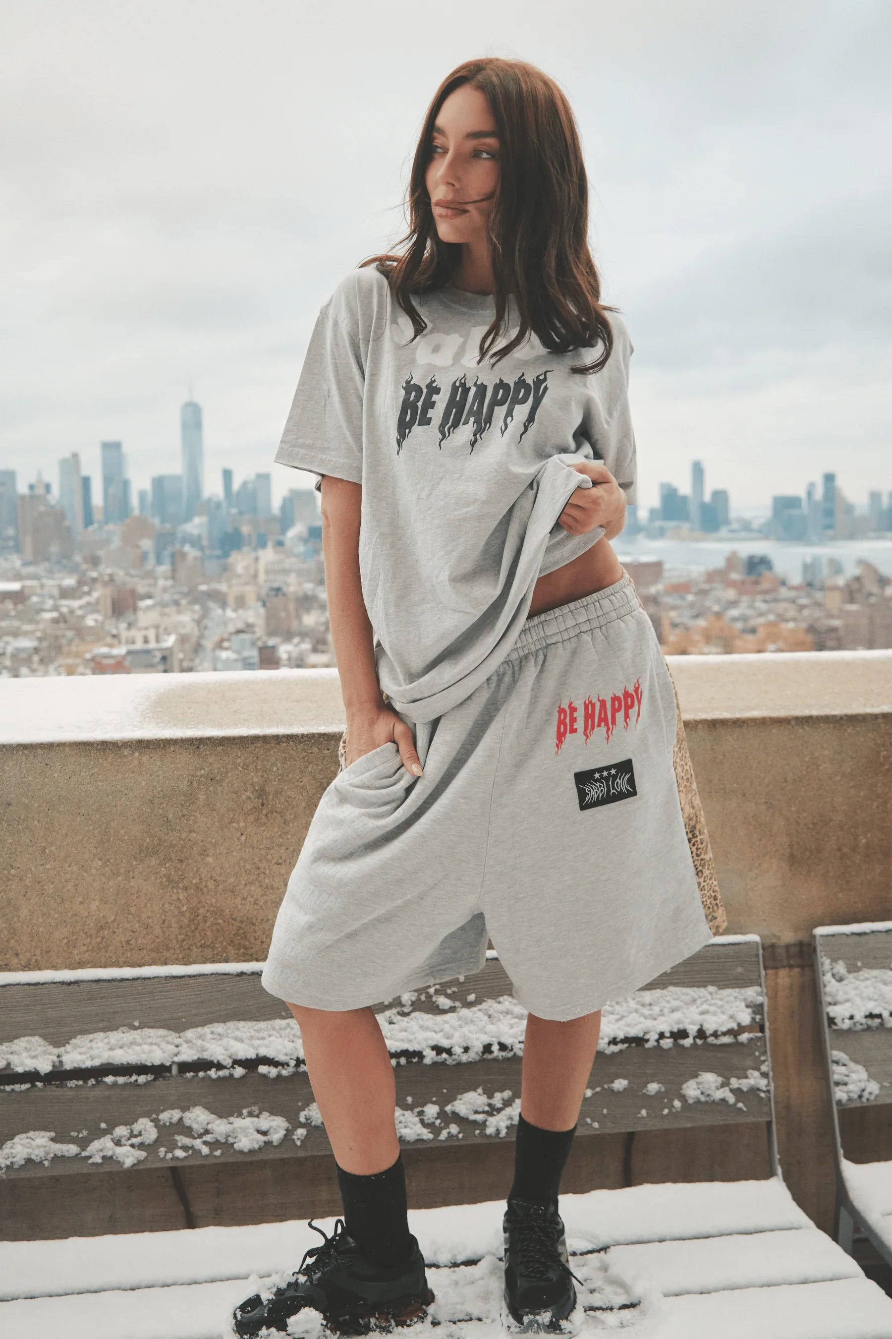 SABBI  - THE BE HAPPY TEE (GREY) 2 - Image 4