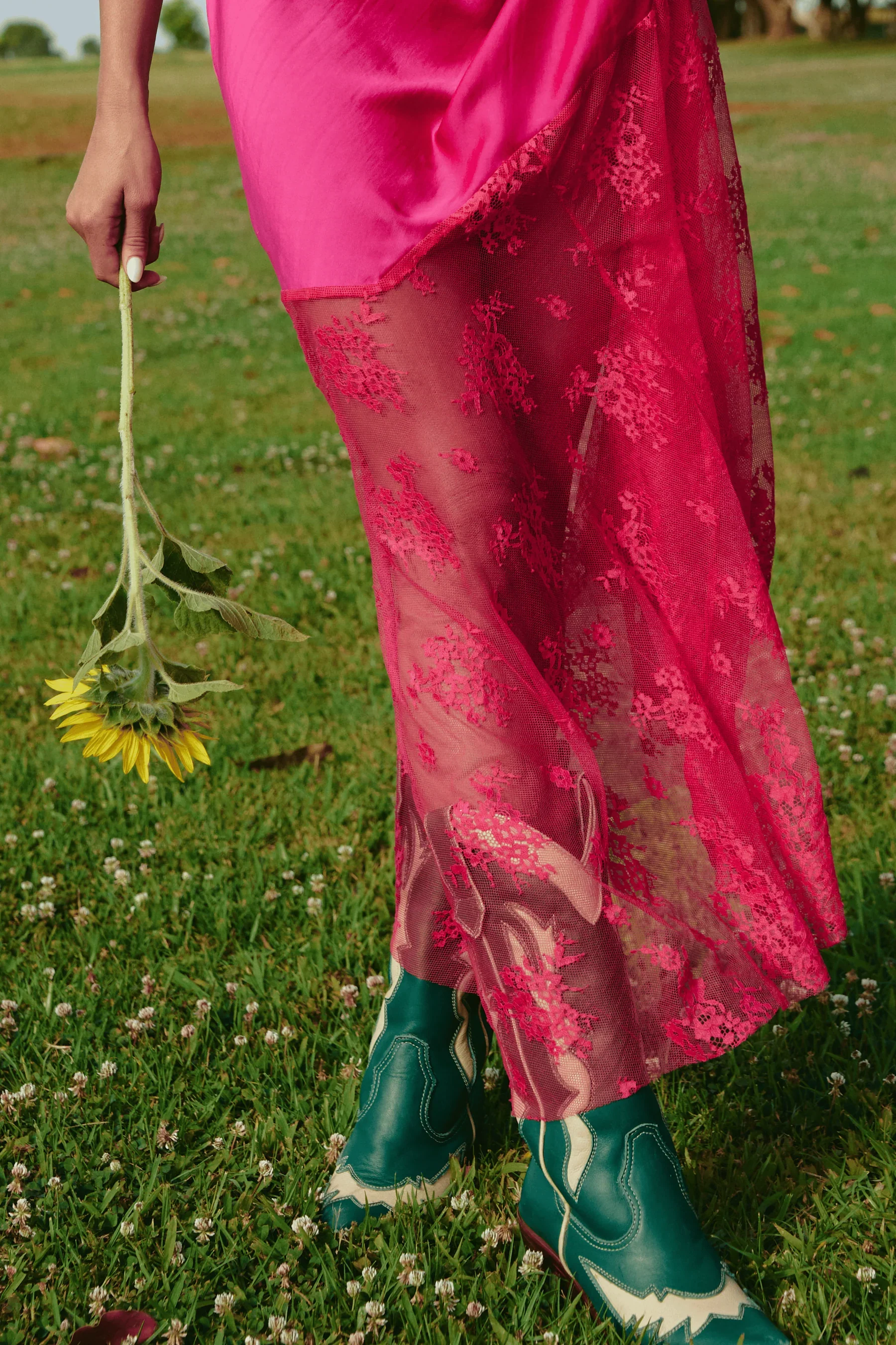 SABBI - THE LACE DRESS MAXI DRESS (PINK) - Image 5