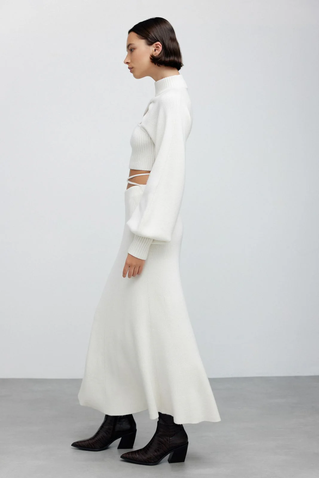 SIGNIFICANT OTHER - Lia Crop Knit Top (Cream) - Image 3