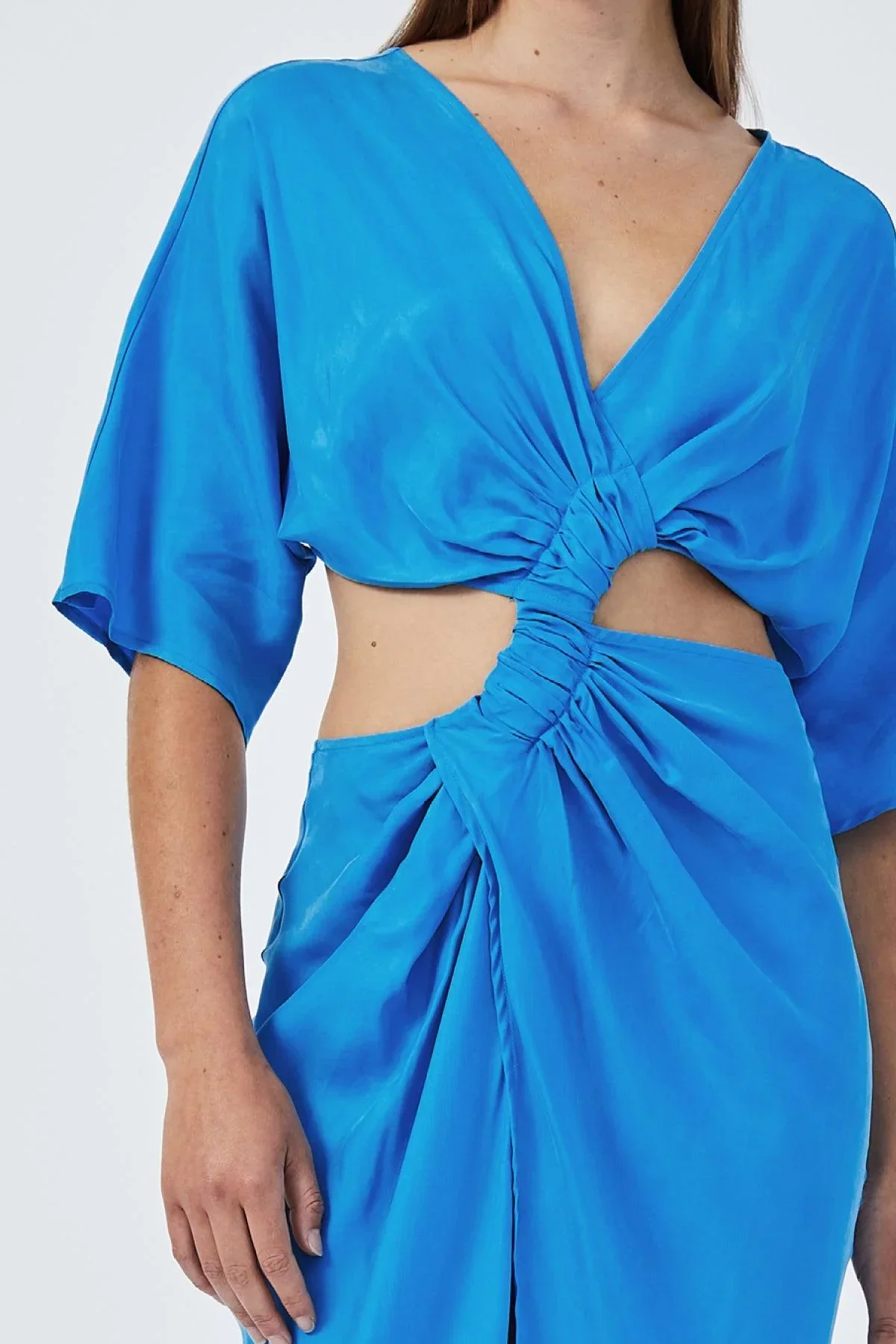 SUBOO - HANNAH ROUCHED CROSS OVER MIDI DRESS (LAPIS BLUE) - Image 4