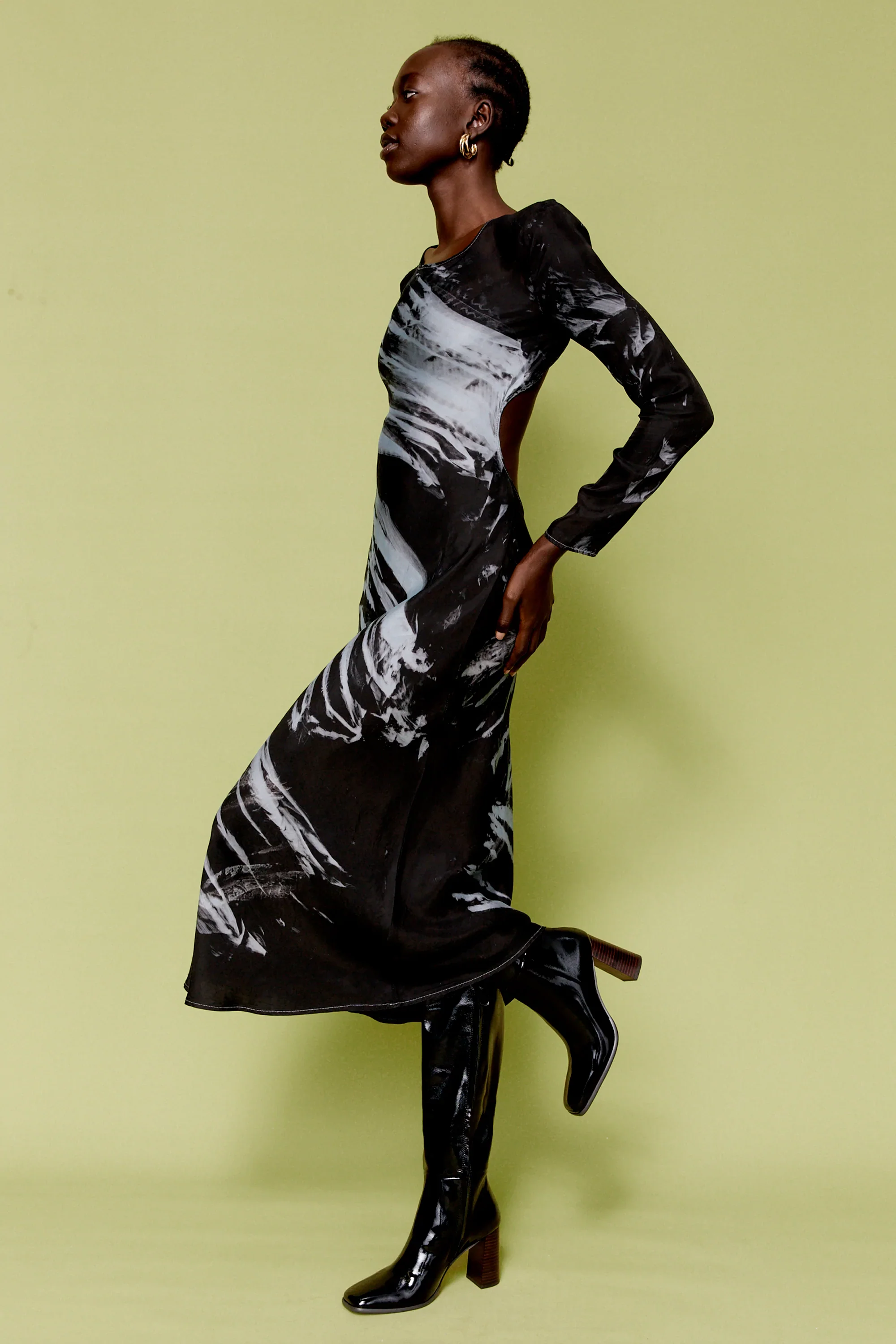 THIRD FORM - TWIST THROUGH BIAS TIE BACK MIDI (BLACK TIE DYE) - Image 8
