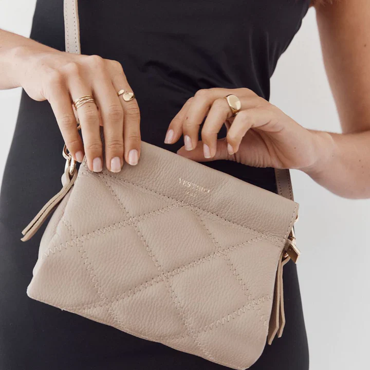VERSTIRSI - ELLA BEIGE QUILTED CROSSBODY BAG - Image 3